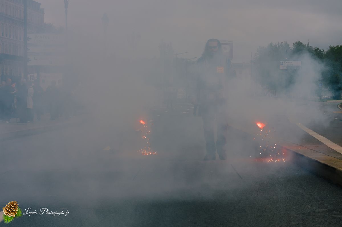 📰 Photojournalisme : Couverture de la Manifestation du 1er Mai à Bordeaux