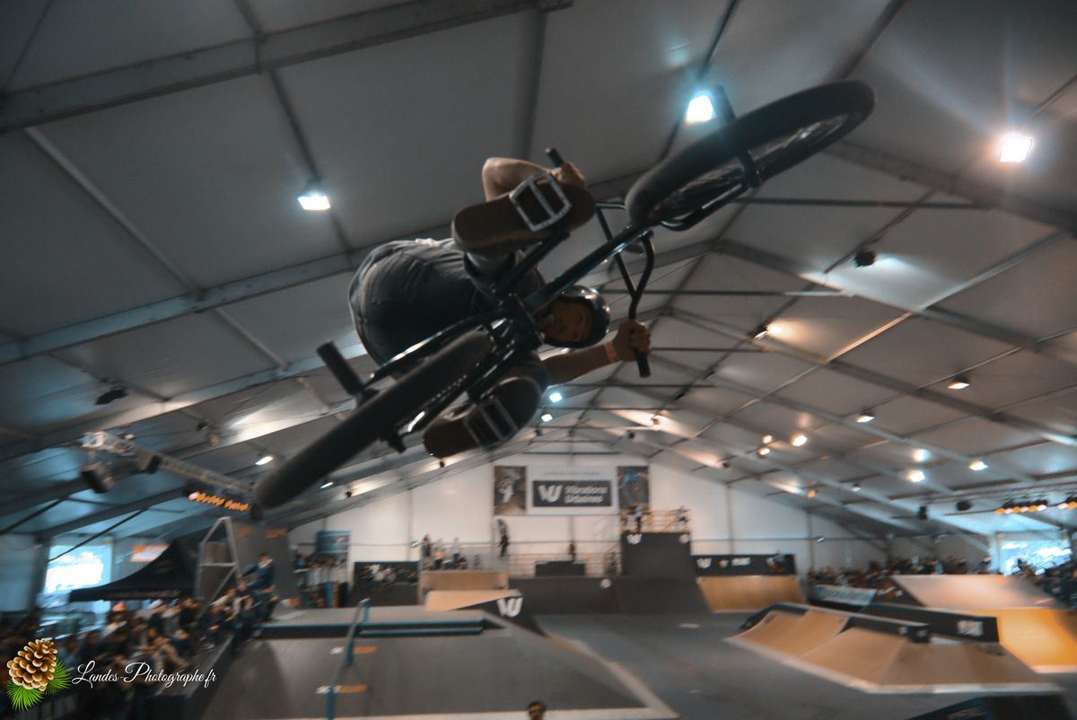 🚴‍♂️ Adrénaline en Images : Reportage Photo du BMX Street Contest Indoor 18