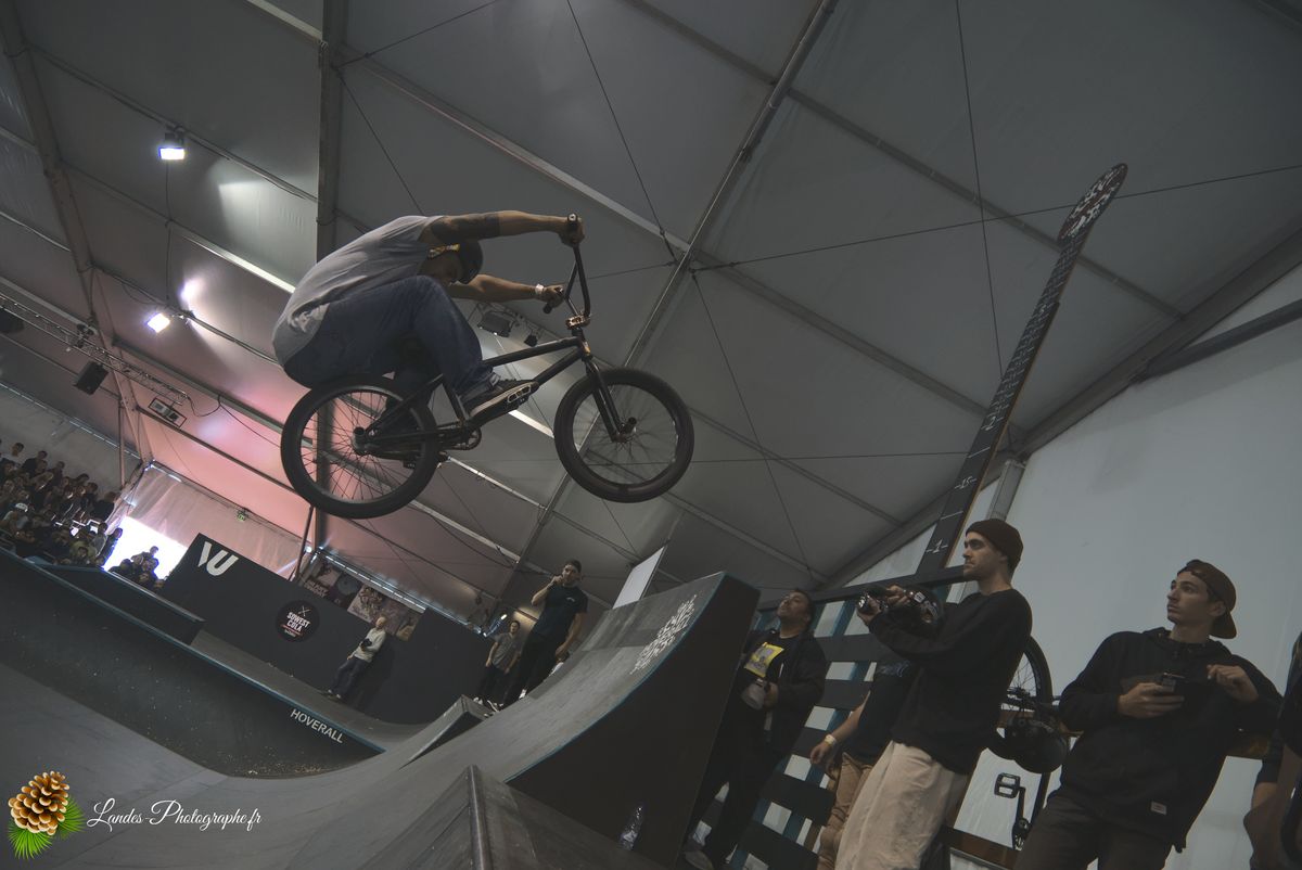 🚴‍♂️ Adrénaline en Images : Reportage Photo du BMX Street Contest Indoor 18
