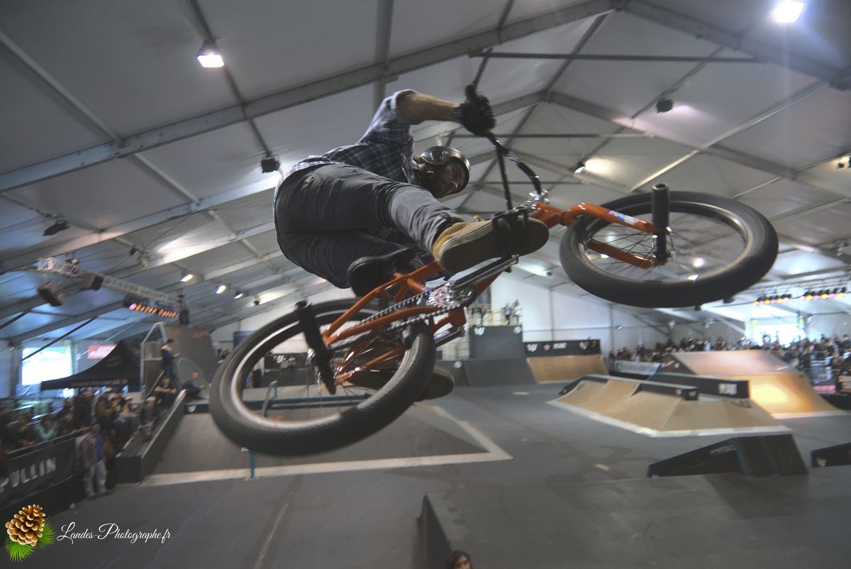 🚴‍♂️ Adrénaline en Images : Reportage Photo du BMX Street Contest Indoor 18
