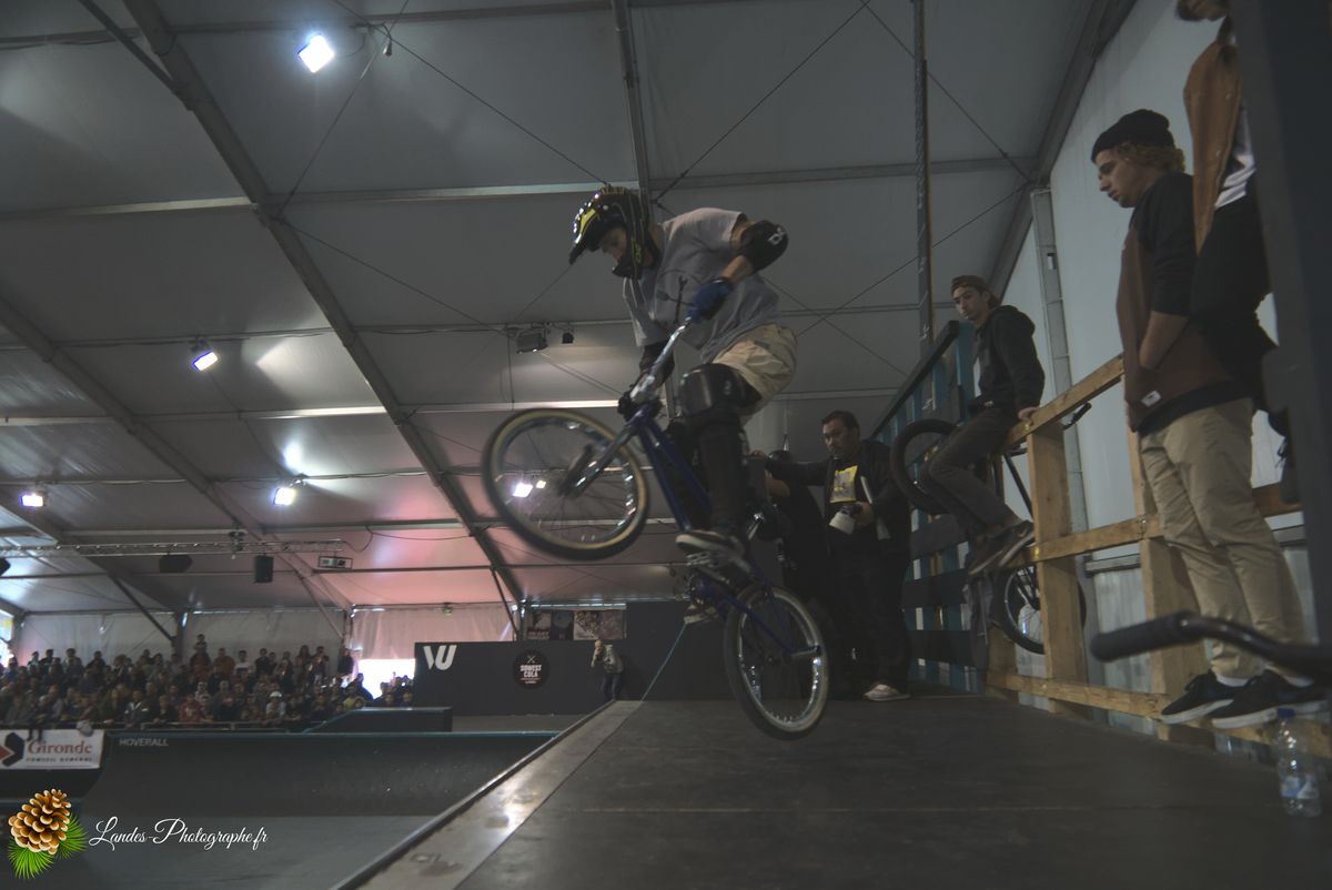 🚴‍♂️ Adrénaline en Images : Reportage Photo du BMX Street Contest Indoor 18