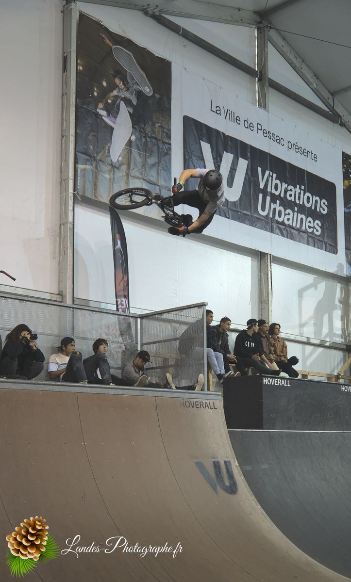 🚴‍♂️ Adrénaline en Images : Reportage Photo du BMX Street Contest Indoor 18