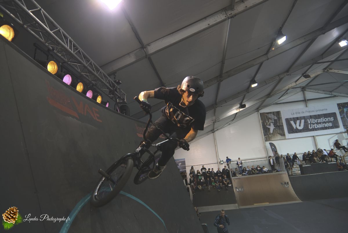 🚴‍♂️ Adrénaline en Images : Reportage Photo du BMX Street Contest Indoor 18