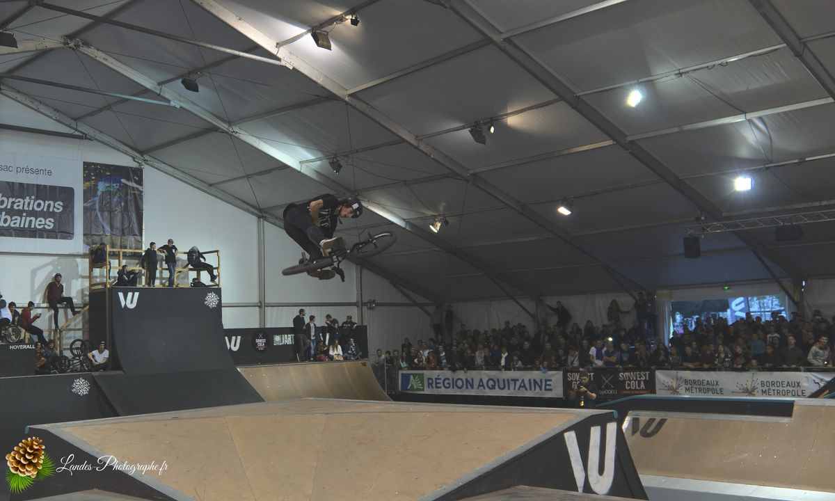 🚴‍♂️ Adrénaline en Images : Reportage Photo du BMX Street Contest Indoor 18