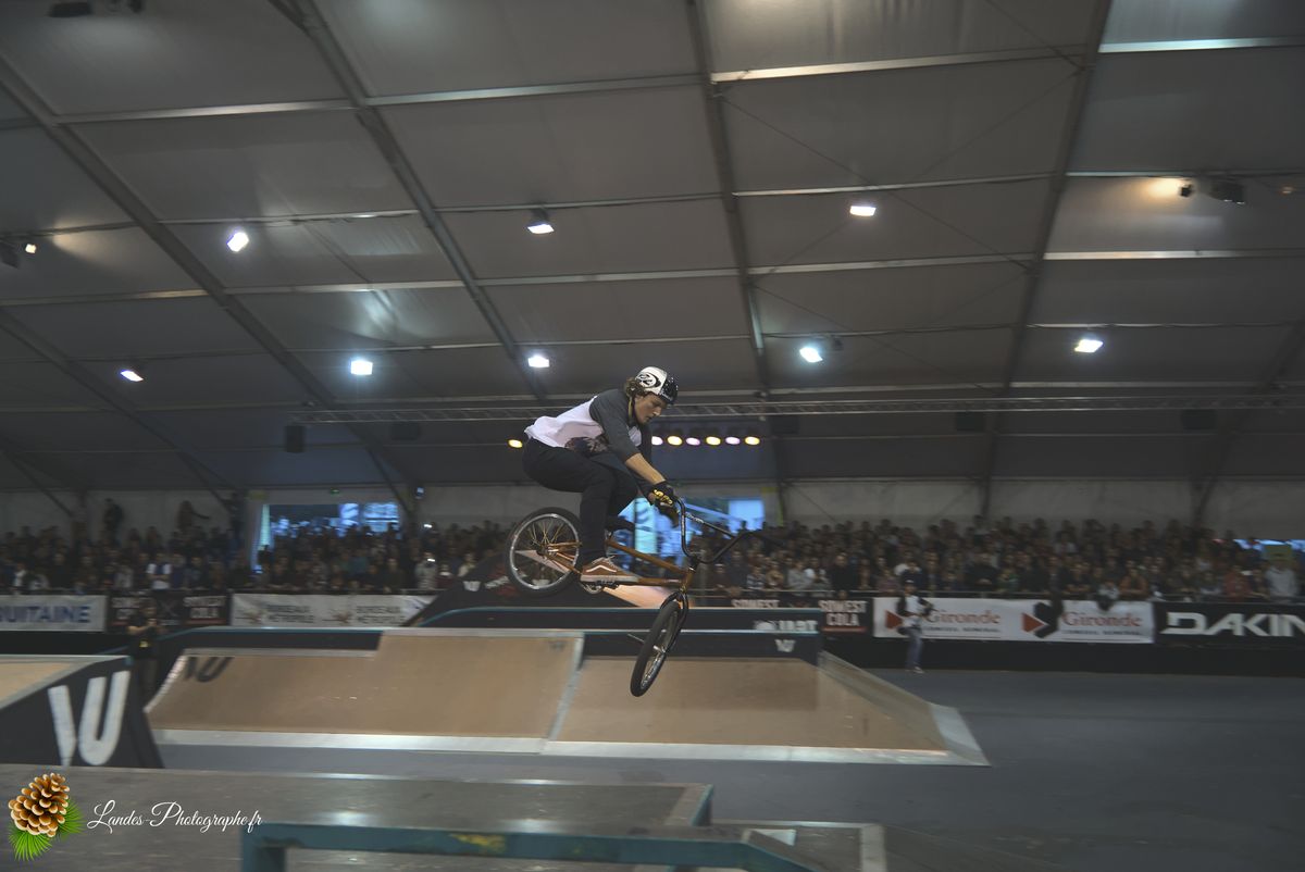 🚴‍♂️ Adrénaline en Images : Reportage Photo du BMX Street Contest Indoor 18