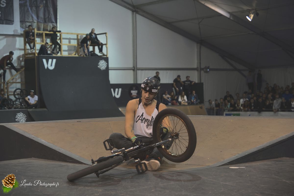 🚴‍♂️ Adrénaline en Images : Reportage Photo du BMX Street Contest Indoor 18