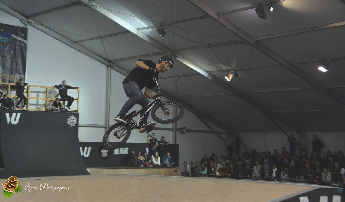 🚴‍♂️ Adrénaline en Images : Reportage Photo du BMX Street Contest Indoor 18