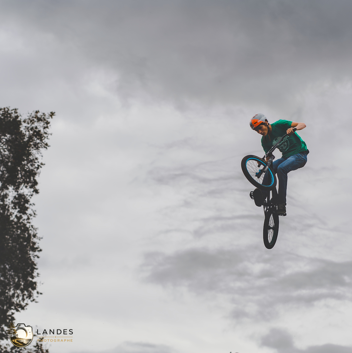 🚴 Contest Dirt BMX aux Vibrations Urbaines #15 : un spectacle aérien sous un ciel d'orage à Pessac