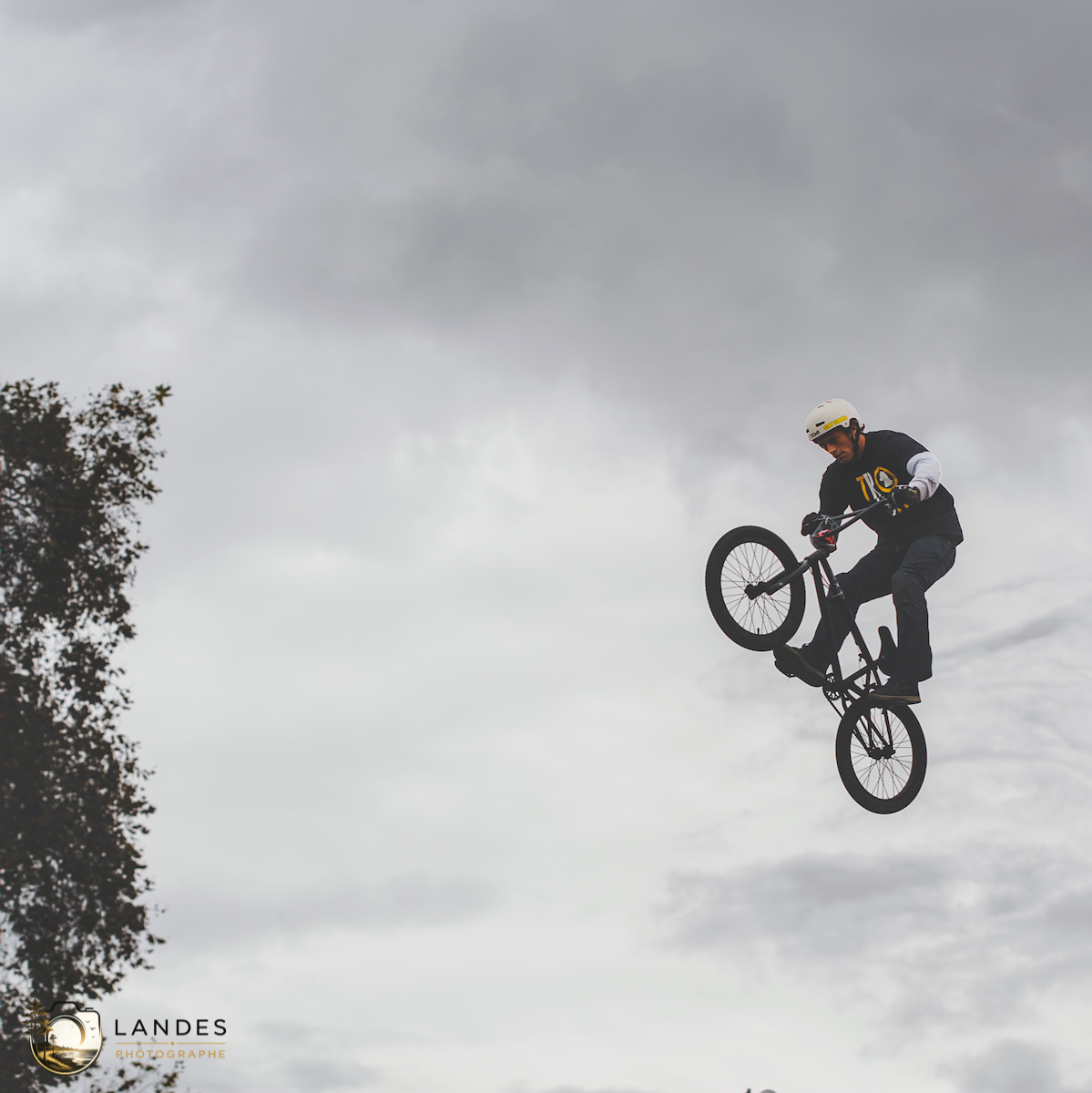 🚴 Contest Dirt BMX aux Vibrations Urbaines #15 : un spectacle aérien sous un ciel d'orage à Pessac