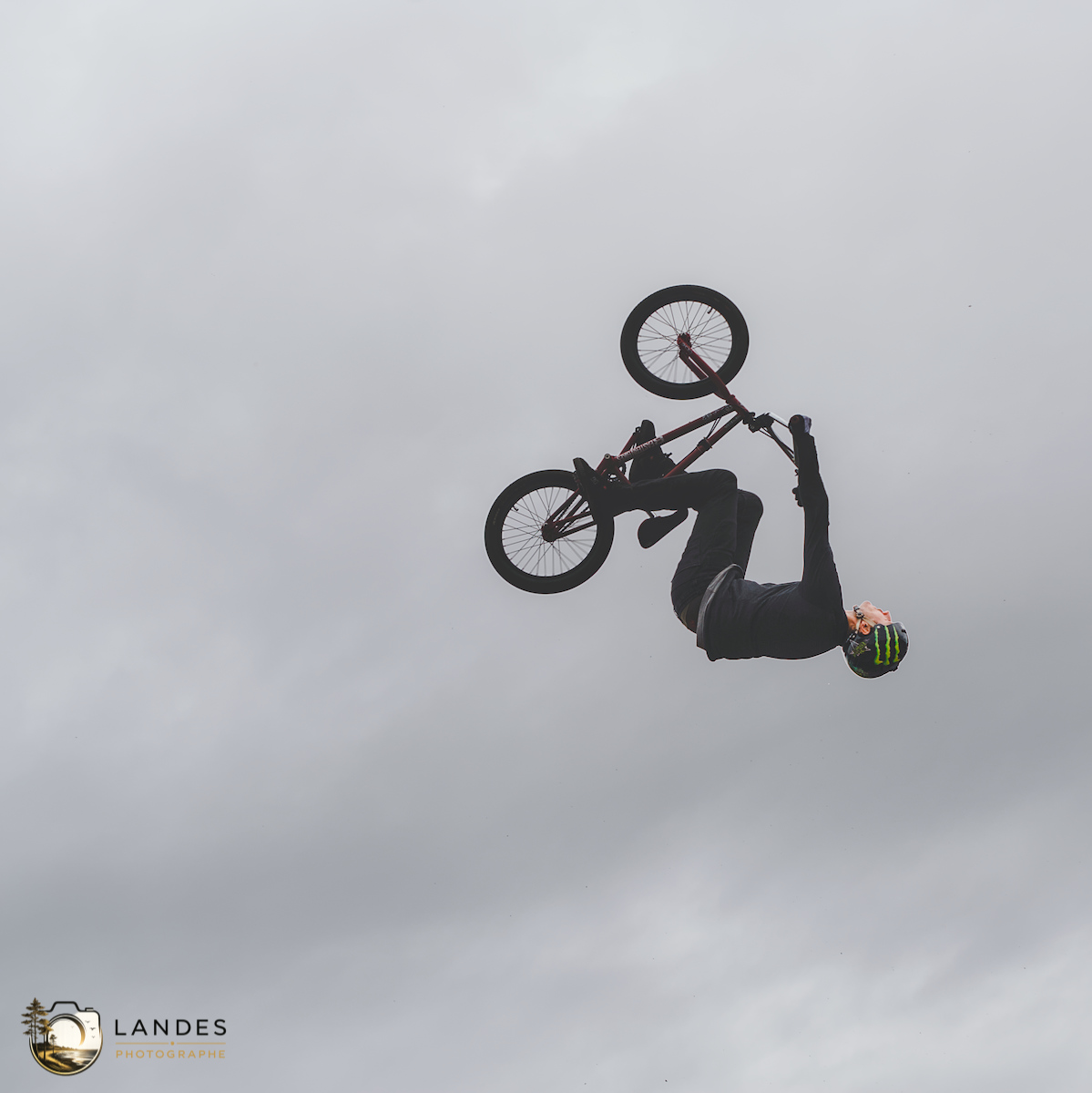 🚴 Contest Dirt BMX aux Vibrations Urbaines #15 : un spectacle aérien sous un ciel d'orage à Pessac