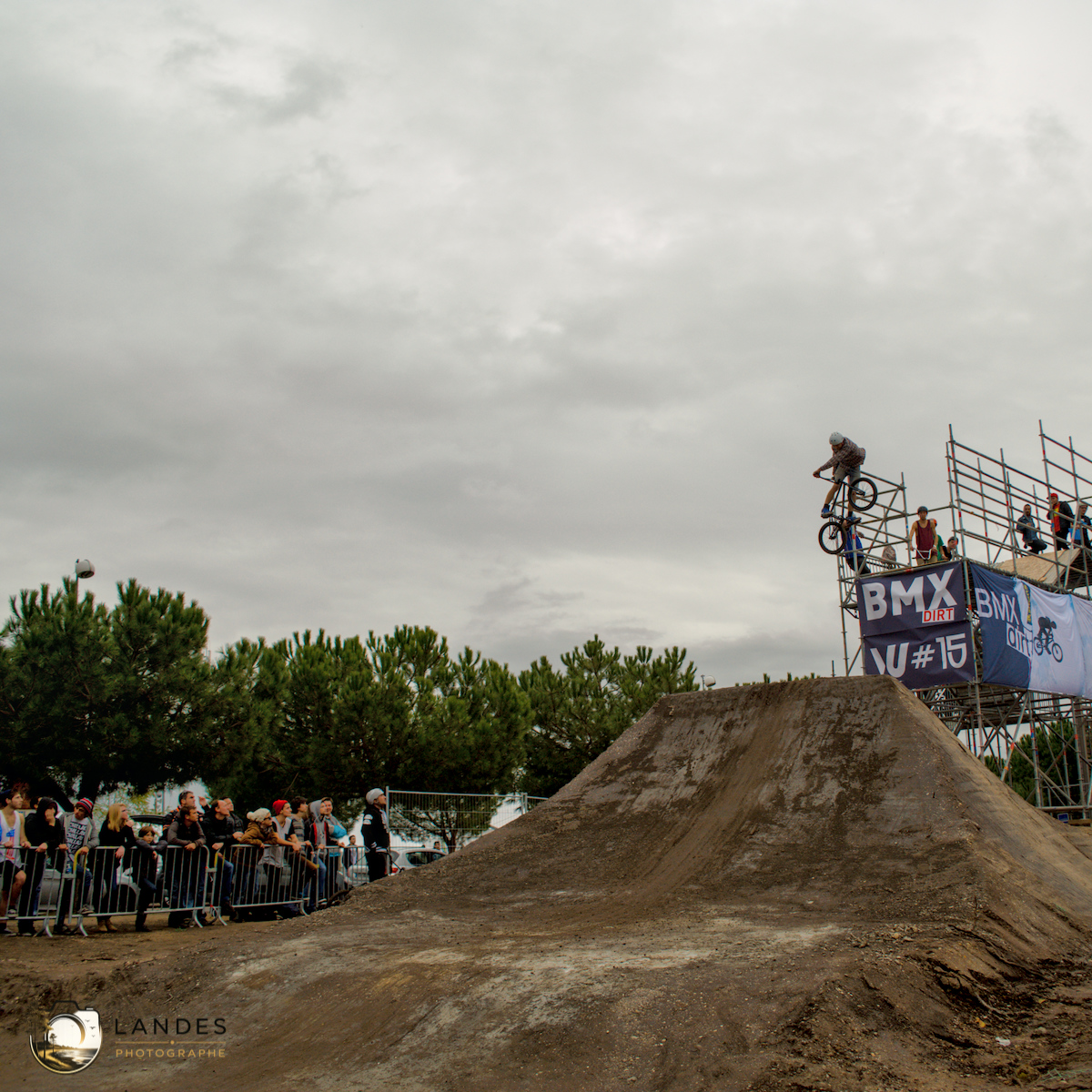 🚴 Contest Dirt BMX aux Vibrations Urbaines #15 : un spectacle aérien sous un ciel d'orage à Pessac