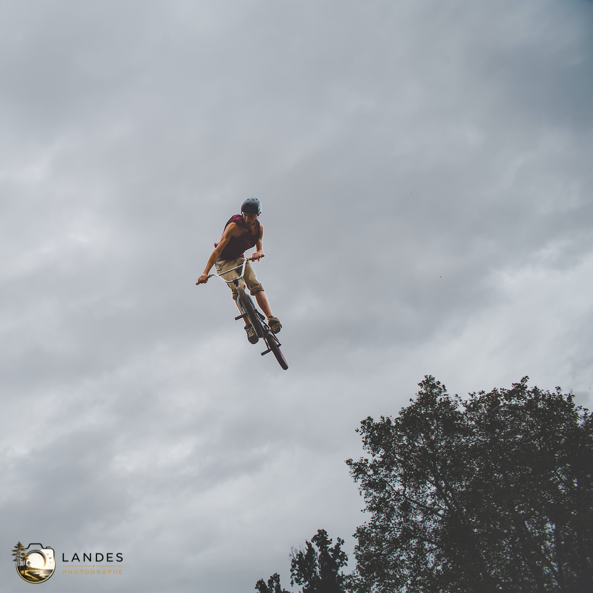 🚴 Contest Dirt BMX aux Vibrations Urbaines #15 : un spectacle aérien sous un ciel d'orage à Pessac