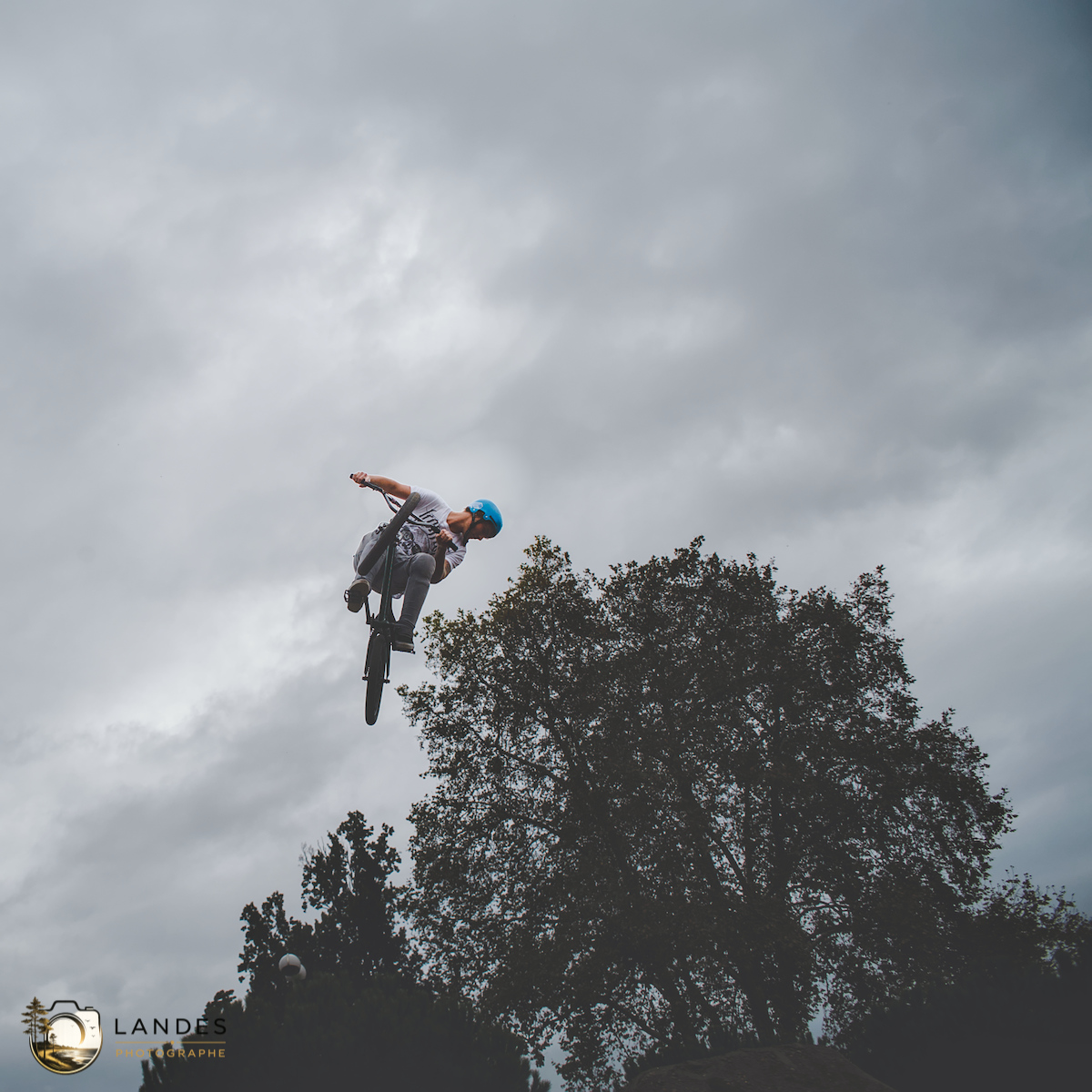 🚴 Contest Dirt BMX aux Vibrations Urbaines #15 : un spectacle aérien sous un ciel d'orage à Pessac