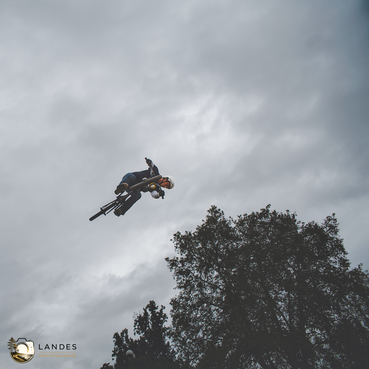 🚴 Contest Dirt BMX aux Vibrations Urbaines #15 : un spectacle aérien sous un ciel d'orage à Pessac