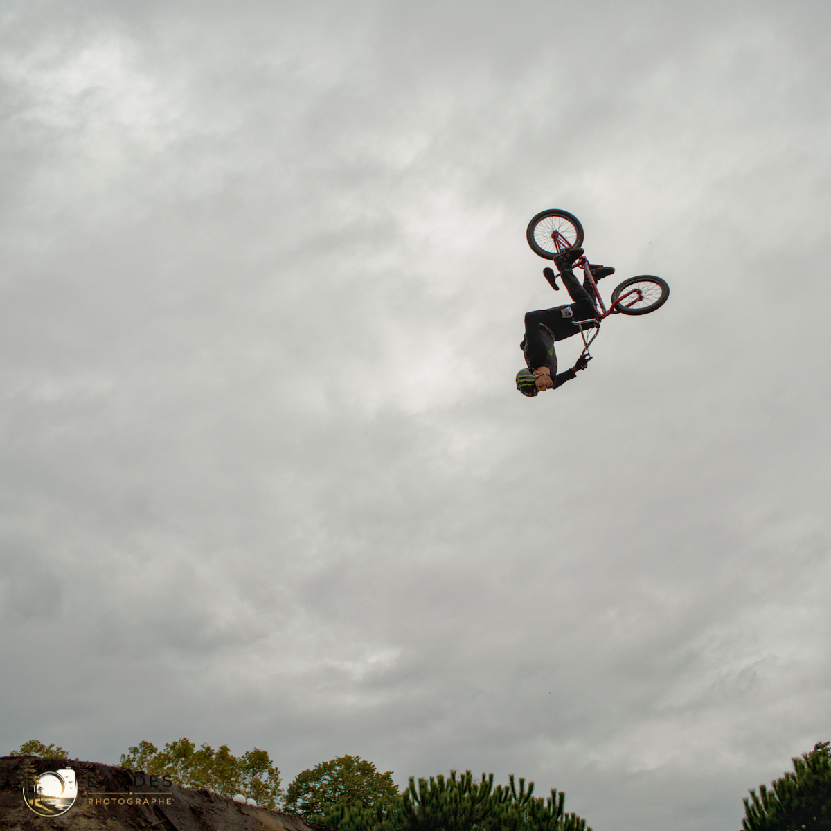 🚴 Contest Dirt BMX aux Vibrations Urbaines #15 : un spectacle aérien sous un ciel d'orage à Pessac