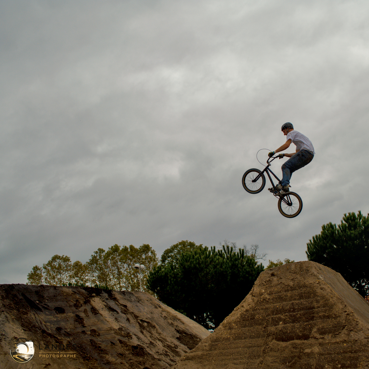 🚴 Contest Dirt BMX aux Vibrations Urbaines #15 : un spectacle aérien sous un ciel d'orage à Pessac