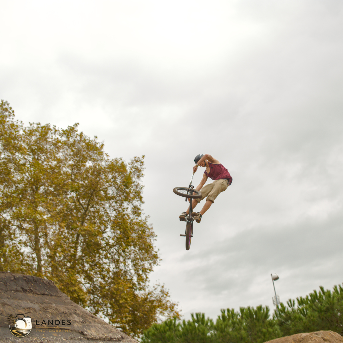 🚴 Contest Dirt BMX aux Vibrations Urbaines #15 : un spectacle aérien sous un ciel d'orage à Pessac