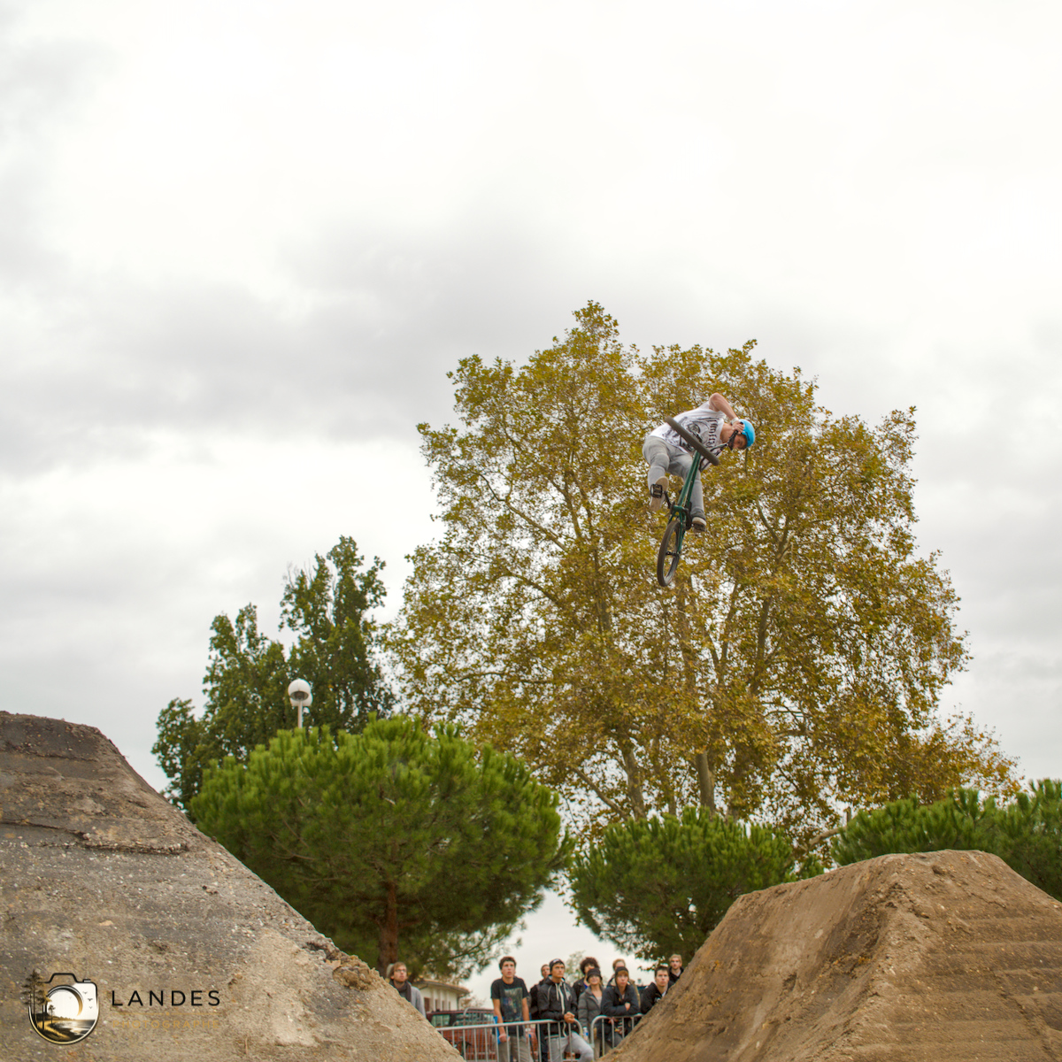 🚴 Contest Dirt BMX aux Vibrations Urbaines #15 : un spectacle aérien sous un ciel d'orage à Pessac