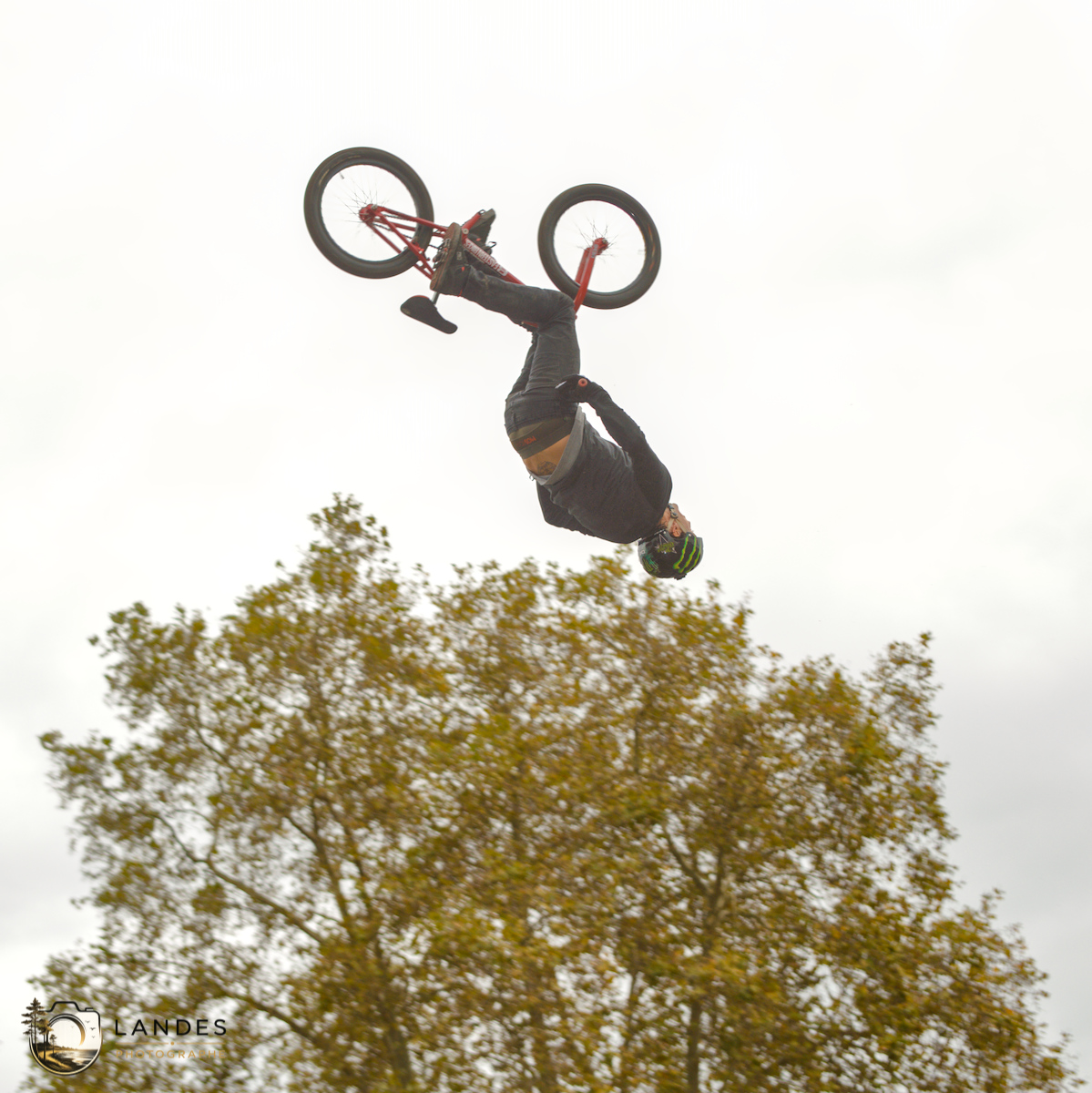 🚴 Contest Dirt BMX aux Vibrations Urbaines #15 : un spectacle aérien sous un ciel d'orage à Pessac