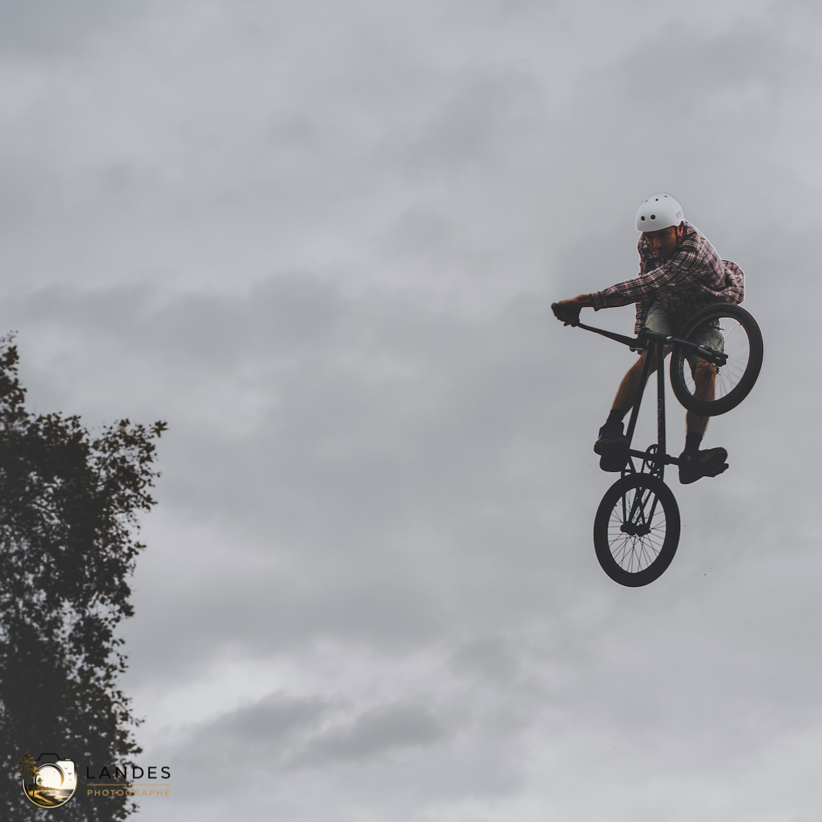 🚴 Contest Dirt BMX aux Vibrations Urbaines #15 : un spectacle aérien sous un ciel d'orage à Pessac